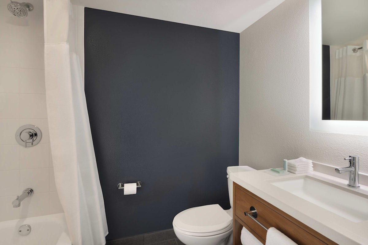 Caja de seguridad en la habitación y escritorio