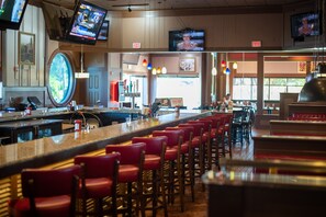 Petit déjeuner, déjeuner et dîner servis sur place