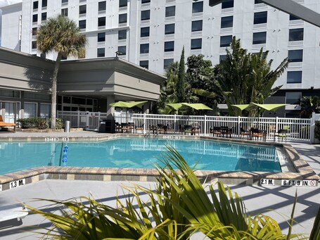 Holiday Inn Suites Across From Universal Orlando, an IHG Hotel - Image 55