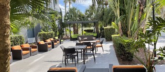 Holiday Inn & Suites Across From Universal Orlando by IHG