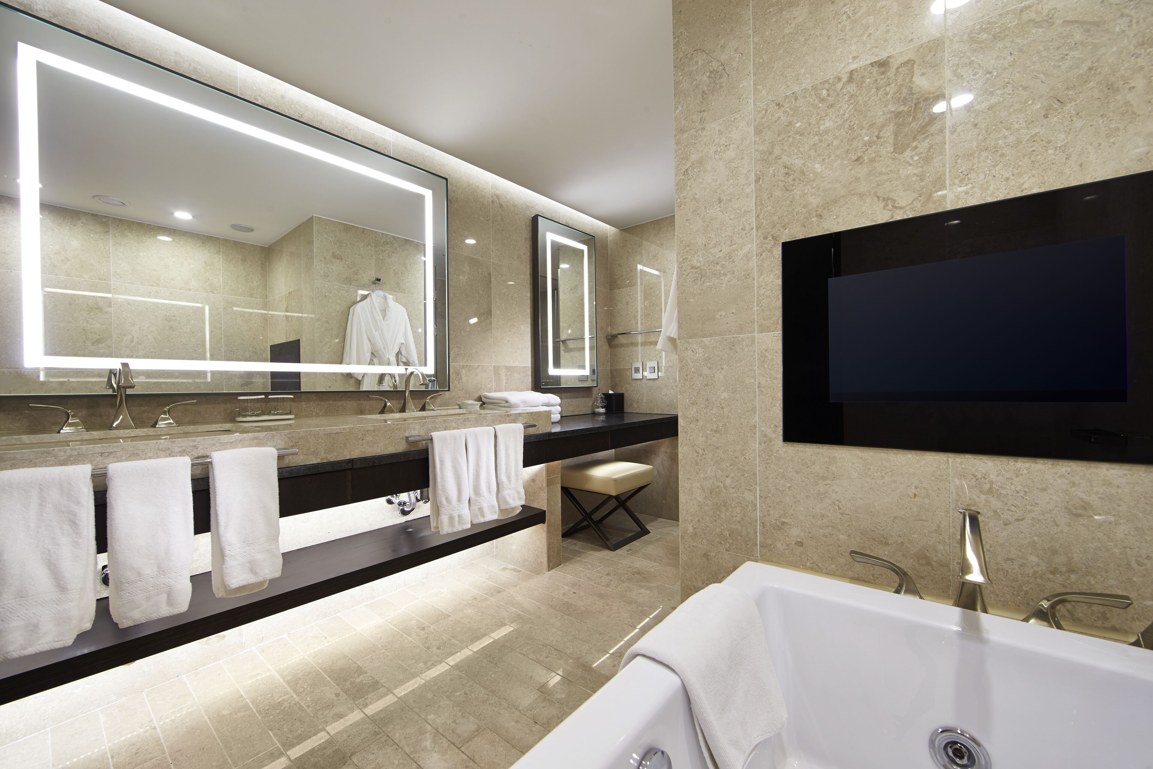 executive suite, 1 king bed (espero suite) | bathroom | free toiletries, hair dryer, bathrobes, slippers