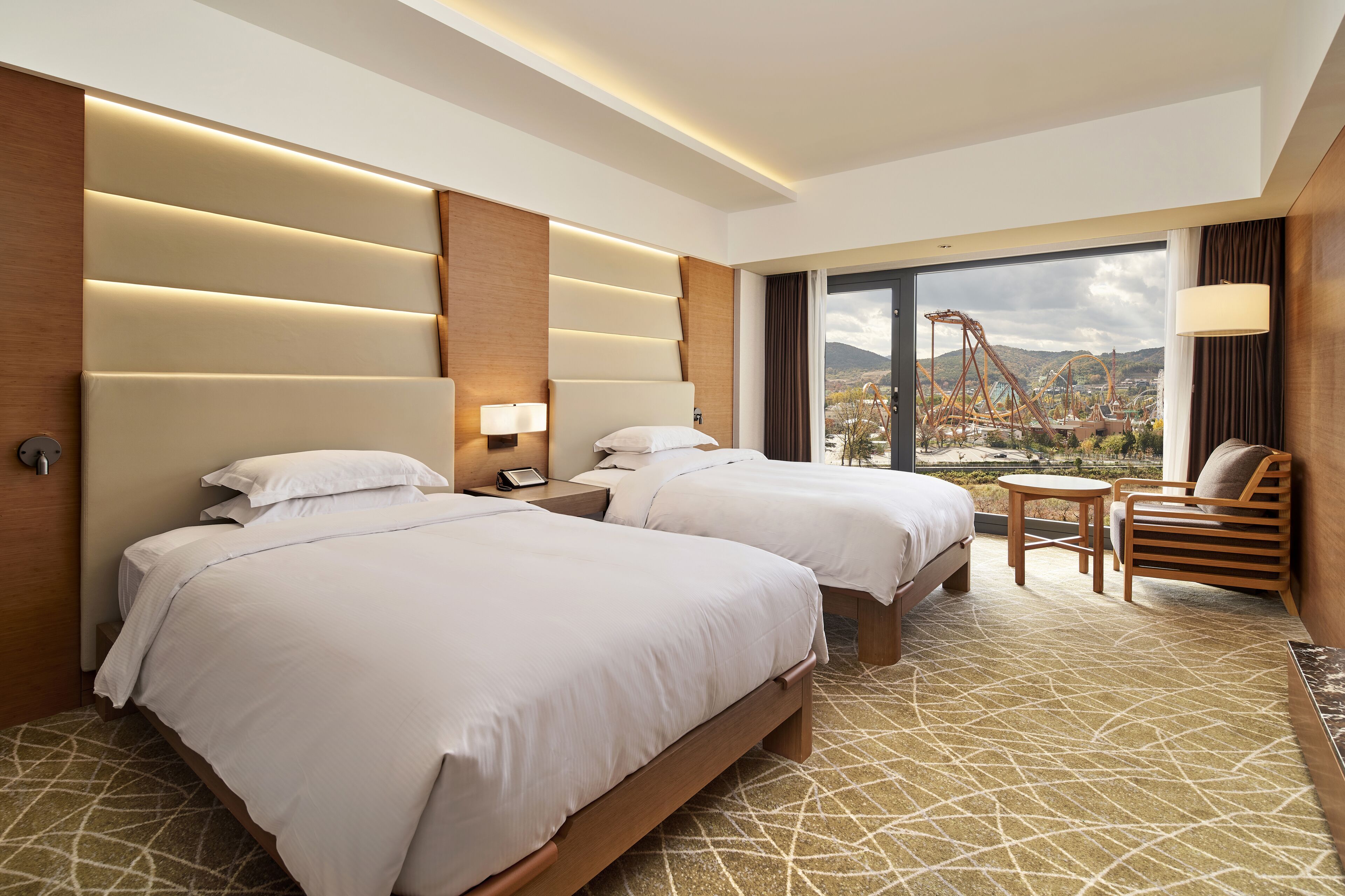 Premium Suite, 2 Twin Beds (Maple) | Minibar, in-room safe, blackout drapes, soundproofing