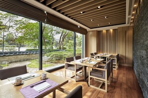 5 restaurants, breakfast served - Hilton Gyeongju (Gyeongju)
