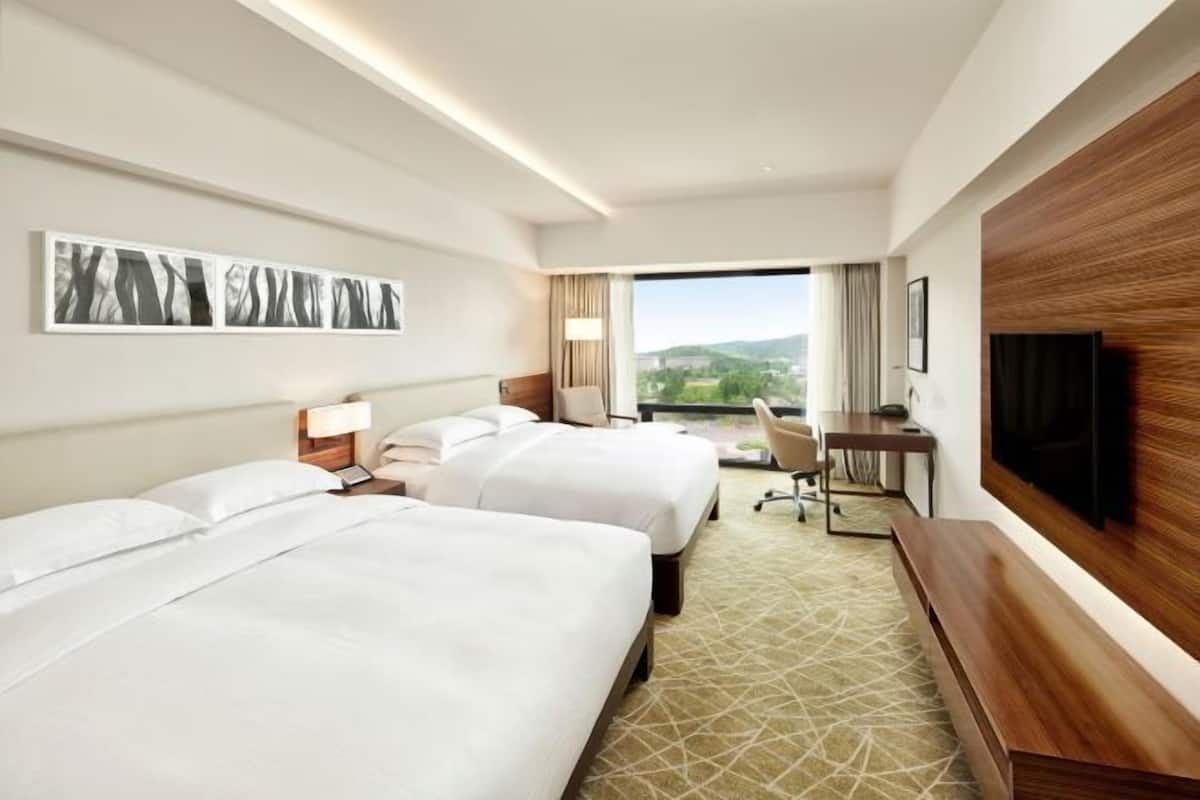 Minibar, in-room safe, blackout drapes, soundproofing