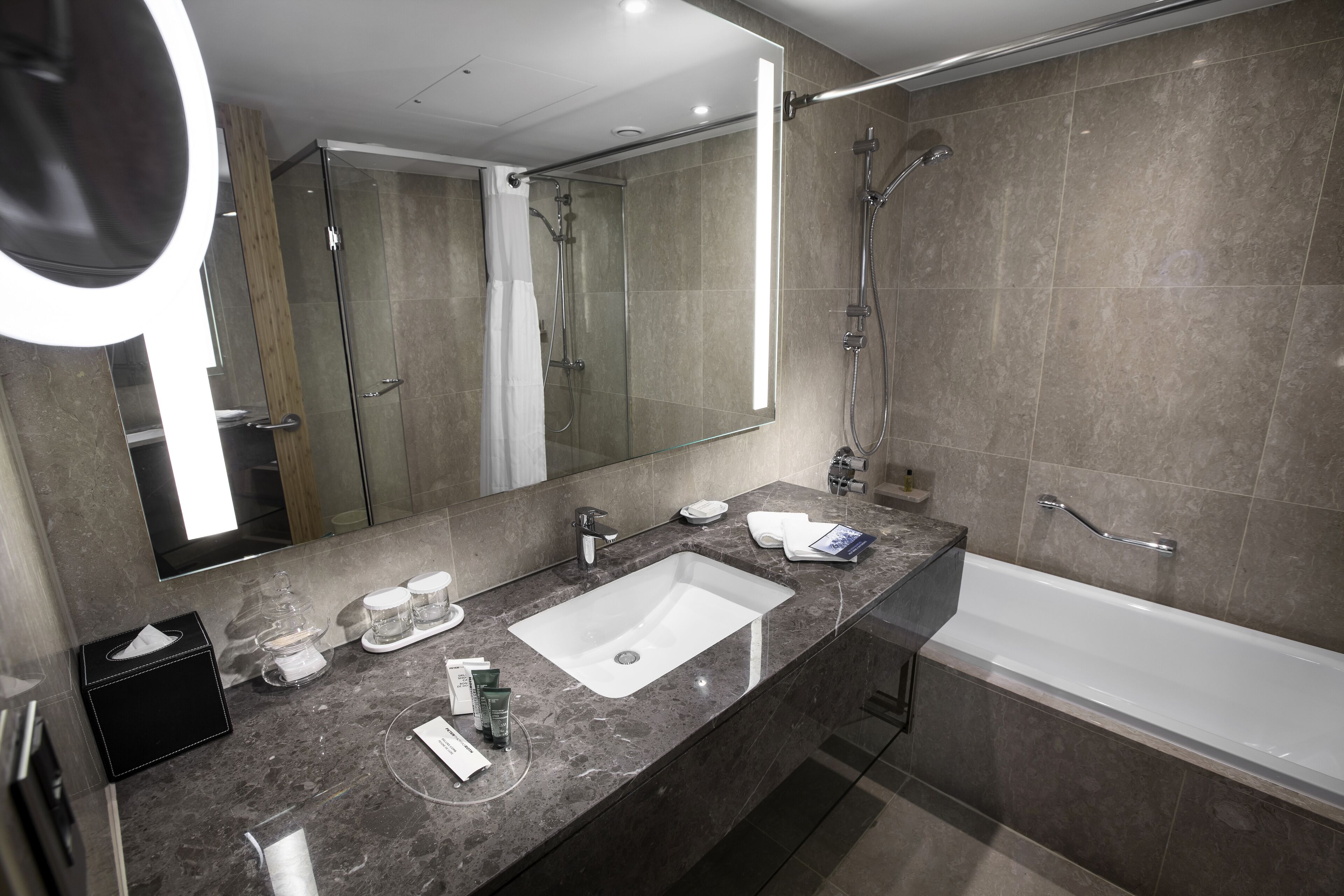premium suite, 2 single beds (maple) | bathroom | free toiletries, hair dryer, bathrobes, slippers