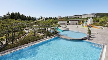 Indoor pool, seasonal outdoor pool, sun loungers