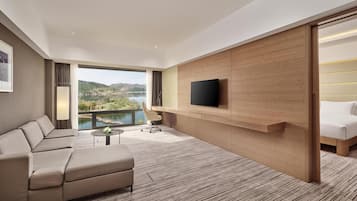 Premium-Suite, 2Â Einzelbetten (Maple) | Wohnbereich | Fernseher, Pay-TV