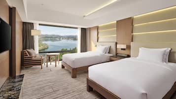 Premium Suite, 2 Twin Beds (Maple) | Minibar, in-room safe, blackout drapes, soundproofing