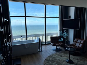 Panoramic Studio Suite | Beach/ocean view