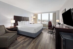 Room, 1 King Bed, Non Smoking | Premium bedding, pillow-top beds, in-room safe, desk