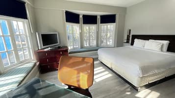 Deluxe-huone, 1 keskisuuri parisÀnky | TyöpöytÀ, ilmainen Wi-Fi, vuodevaatteet