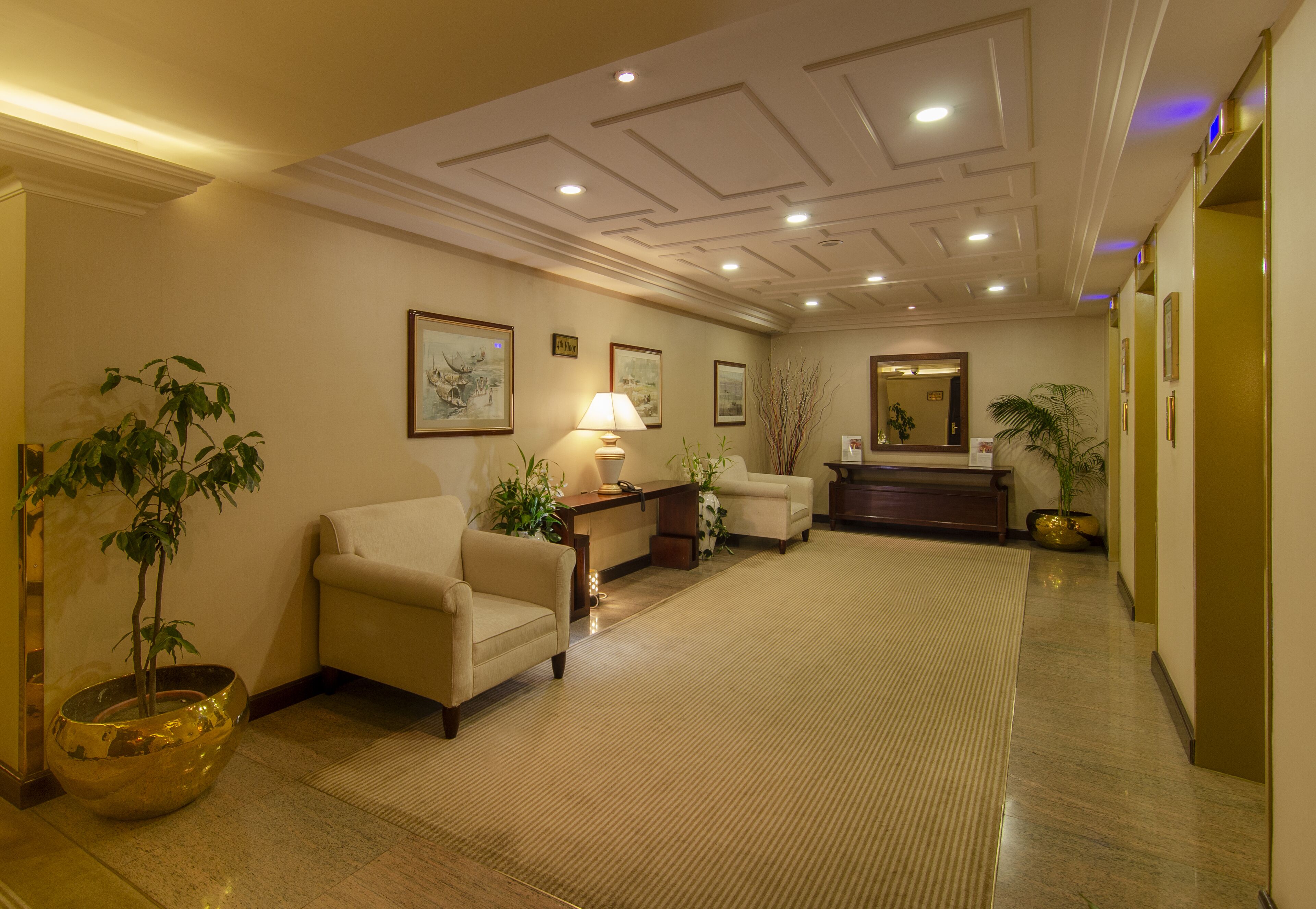 Coin salon dans le hall