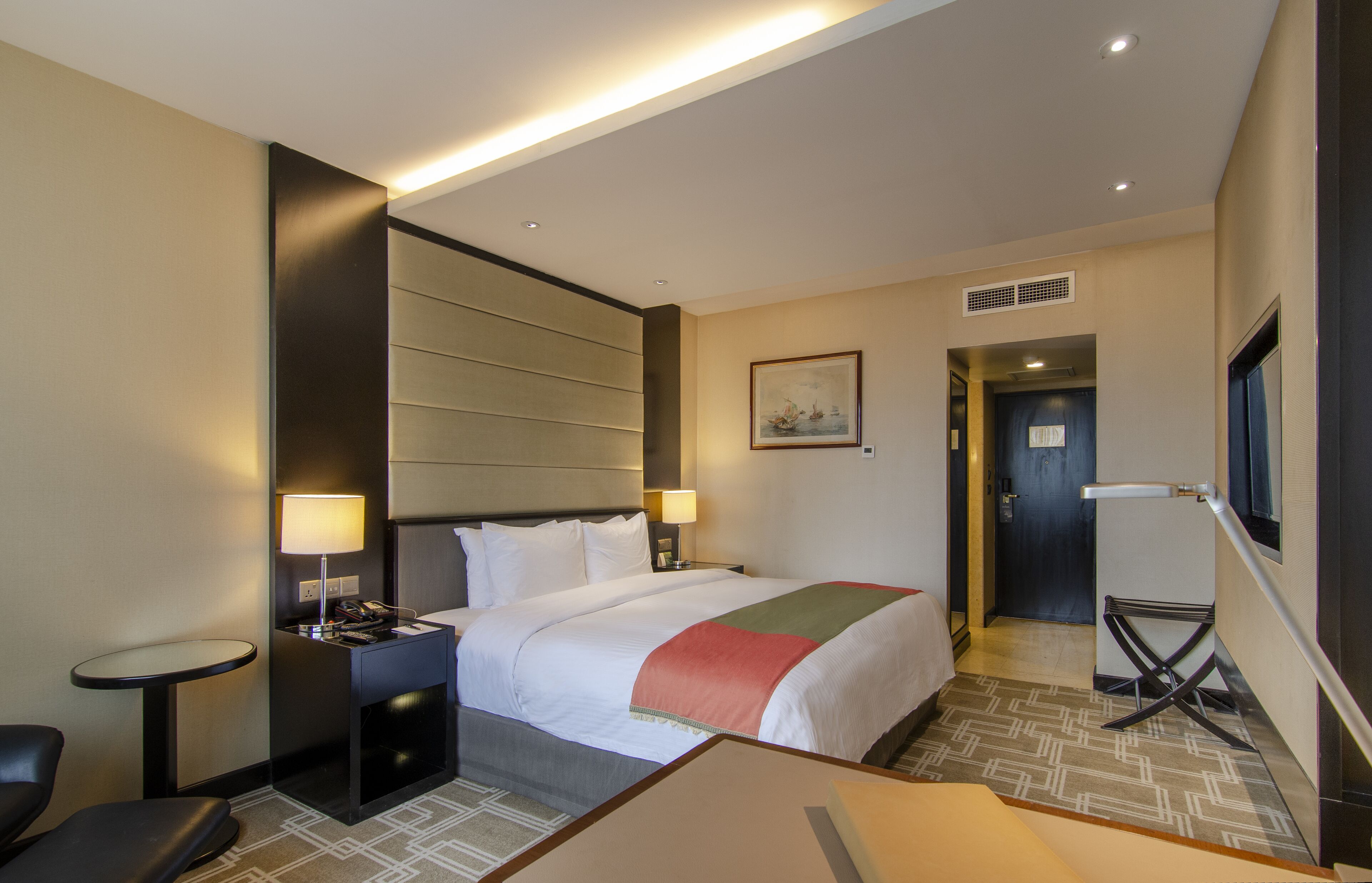 1 bedroom, in-room safe, individually decorated, individually furnished