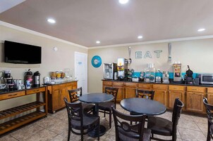 Free daily continental breakfast