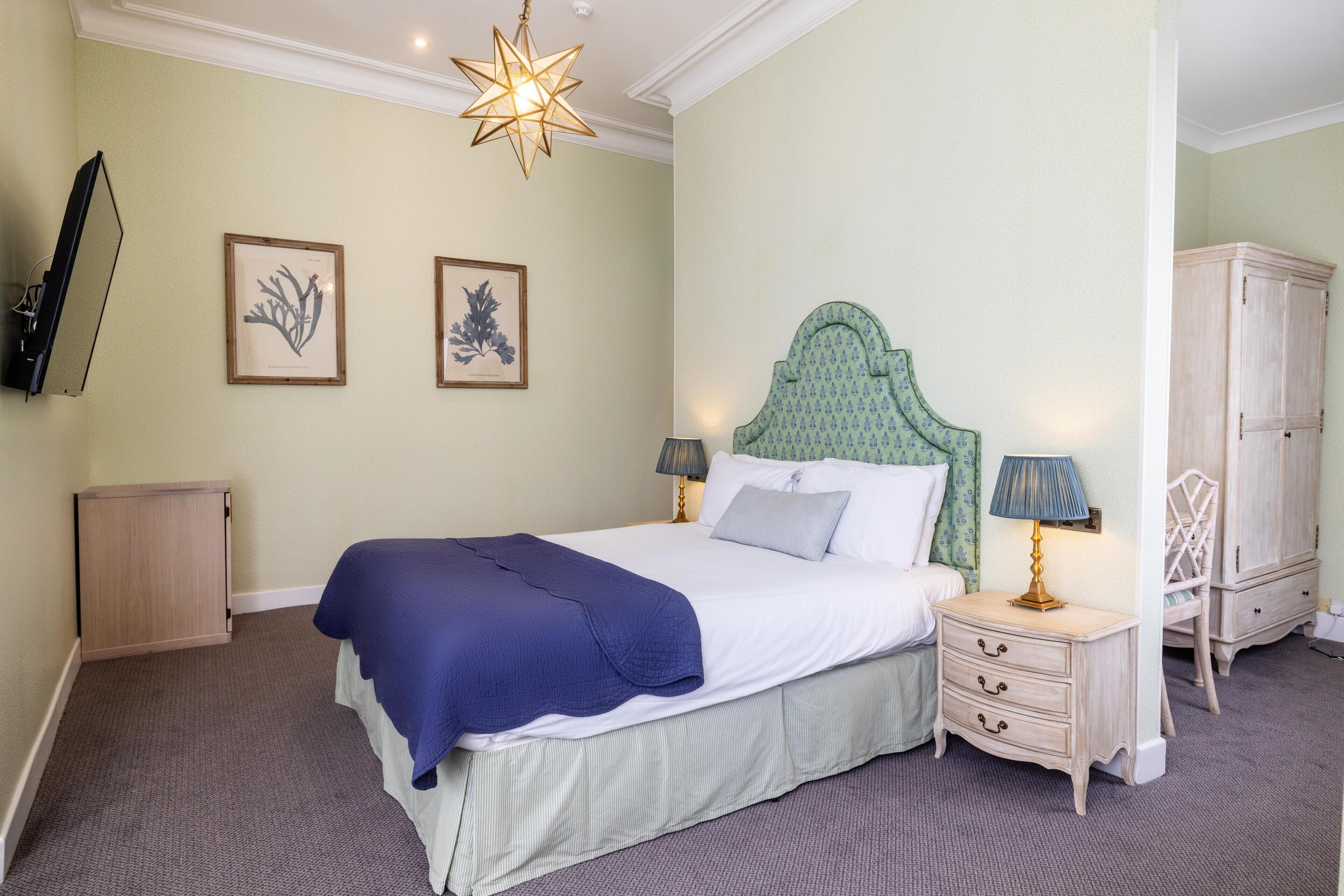 Premium bedding, in-room safe, individually decorated