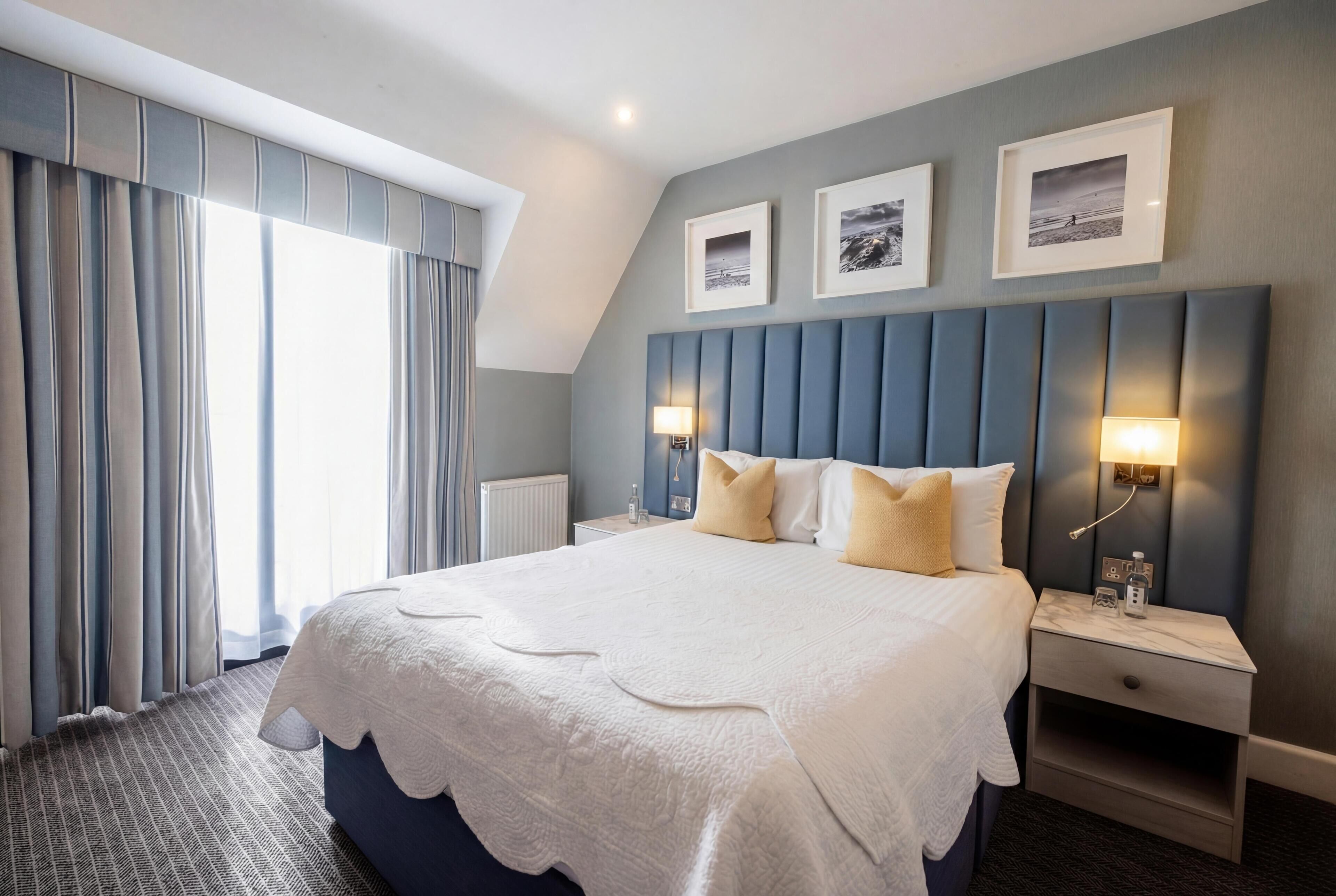 Premium bedding, in-room safe, individually decorated