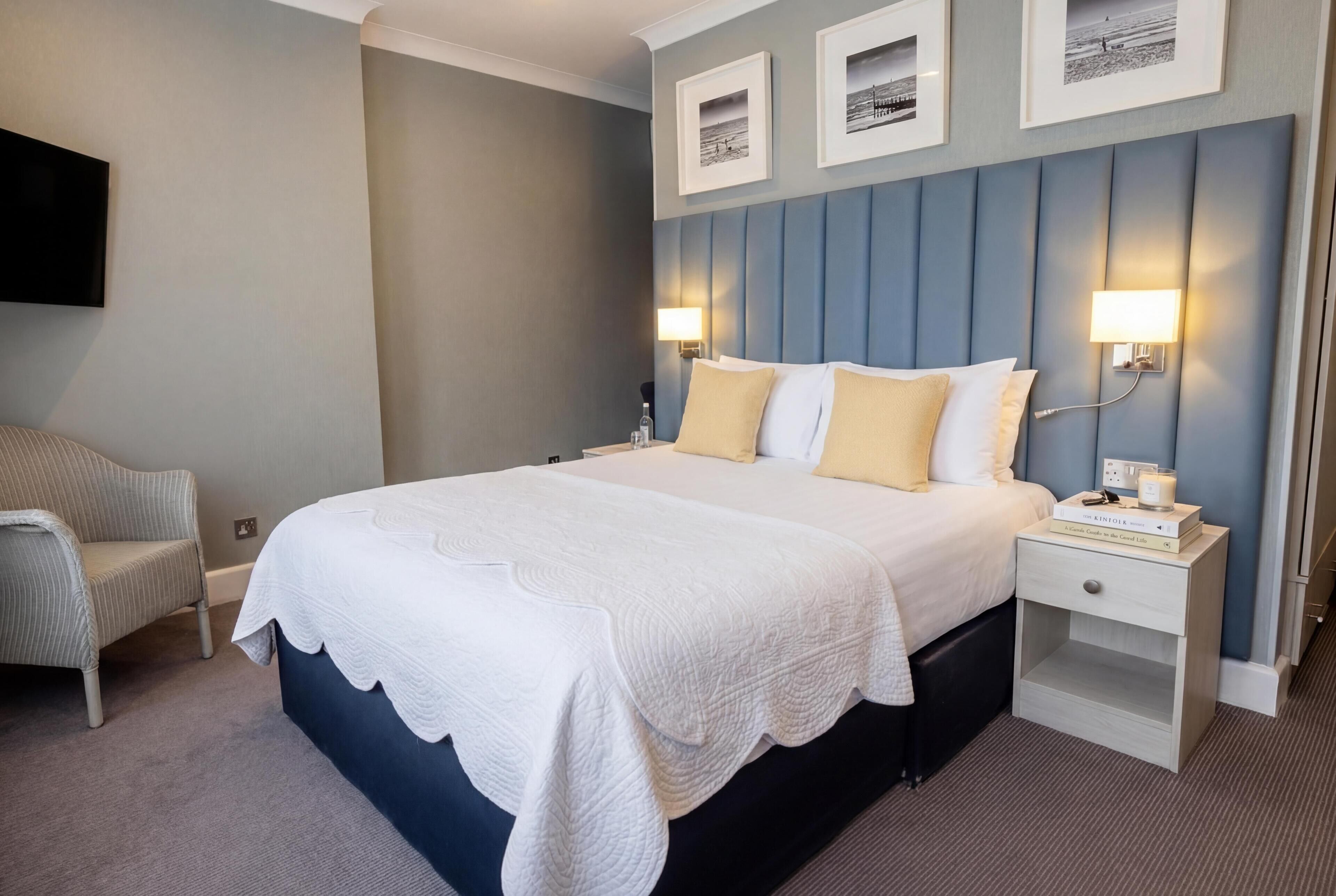 Premium bedding, in-room safe, individually decorated