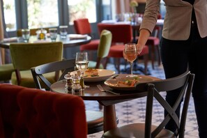 Breakfast and dinner served - Best Western Plus The Connaught Hotel & Spa (Bournemouth)