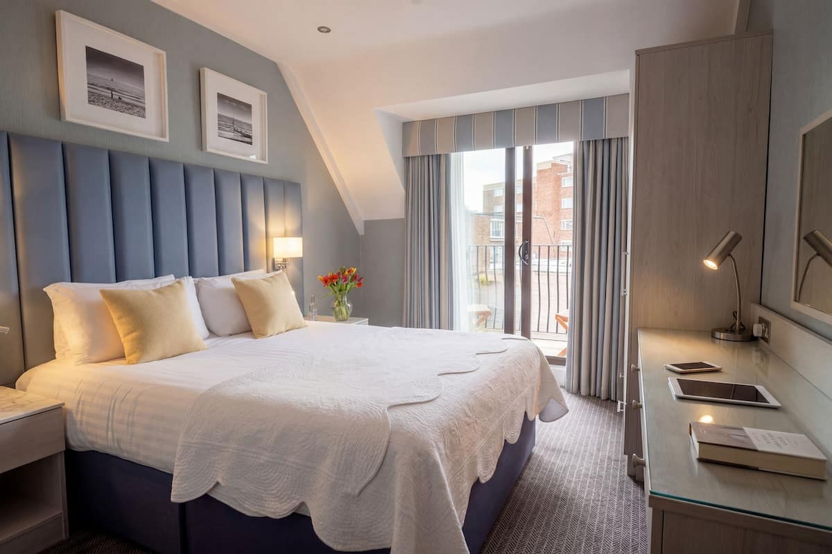 스탠다드룸, 더블침대 1개, 금연, 발코니 | 고급 침구, 객실 내 금고, 각각 다른 스타일의 인테리어, 각각 다르게 가구 비치