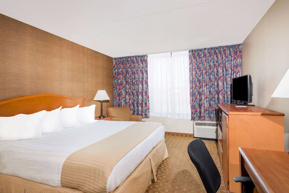 Desk, iron/ironing board, free cots/infant beds, free WiFi