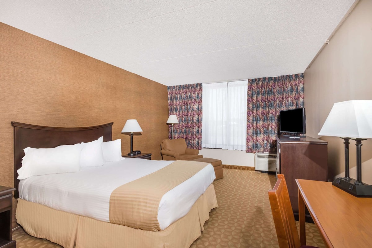 Desk, iron/ironing board, free cots/infant beds, free WiFi