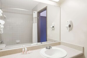 Ensemble douche/baignoire, articles de toilette écologiques
