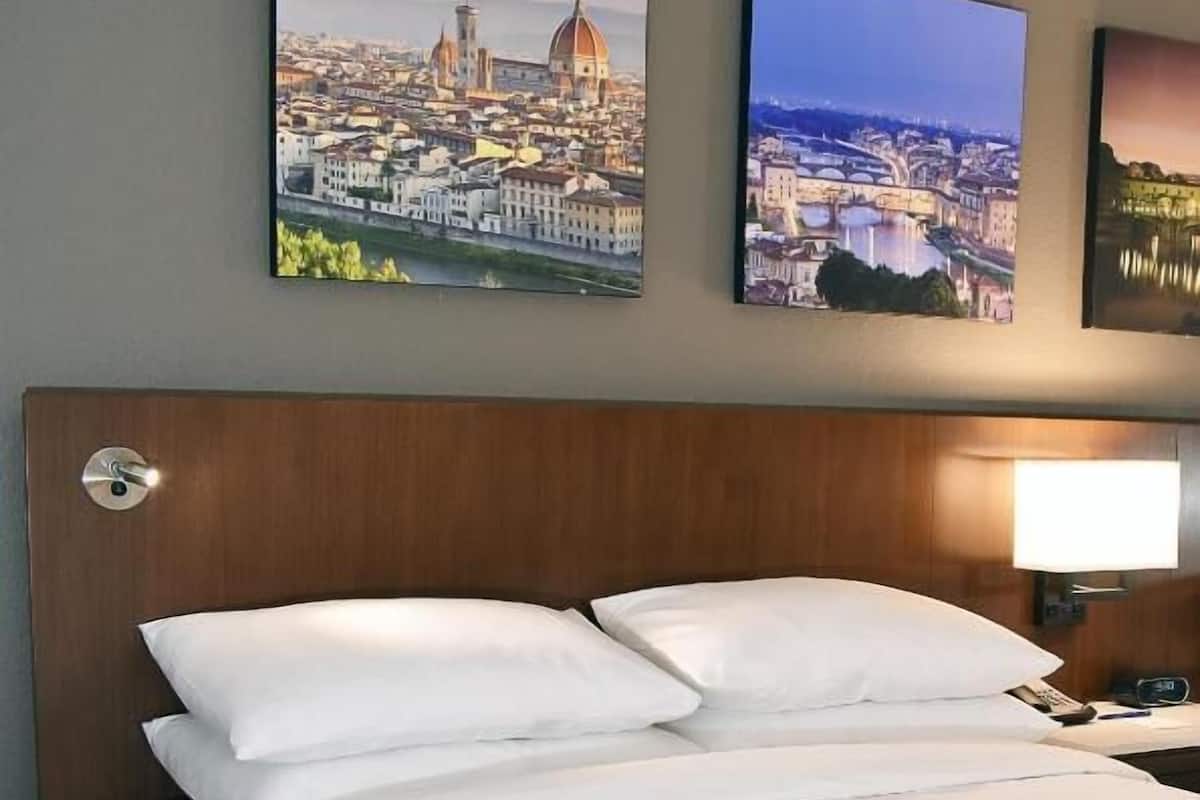 Premium bedding, in-room safe, desk, blackout curtains