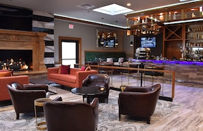 Lobby sitting area - The Fontana Hotel (Indianapolis)
