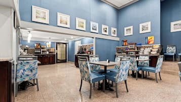 Desayuno para llevar incluido todos los días