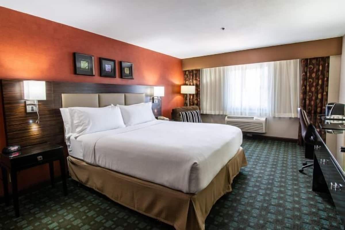 In-room safe, desk, laptop workspace, iron/ironing board