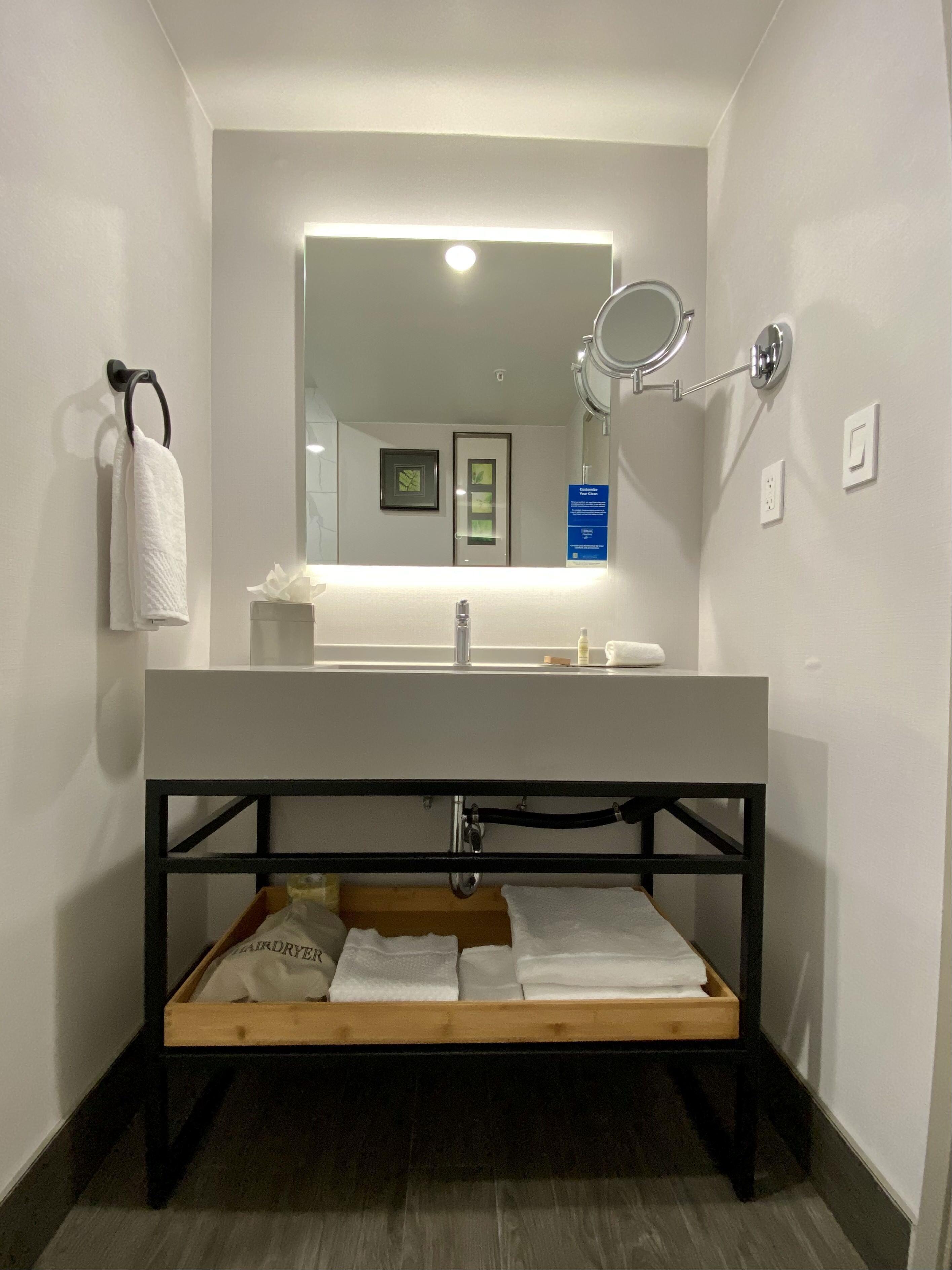 room, 1 king bed | bathroom | shower, eco-friendly toiletries, hair dryer