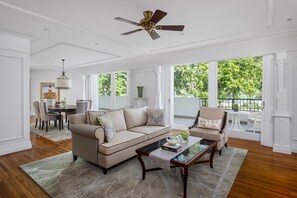 Club Suite, 1 King Bed, Club Lounge Access (Sanctuary) | Room amenity