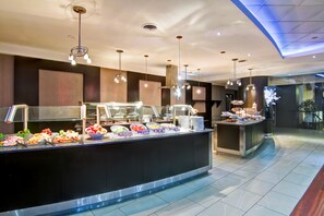 Frokostbuffé hver dag (CAD 19.95 per person)