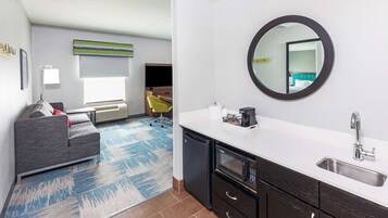 Studio Suite, 1 King Bed | Egyptian cotton sheets, premium bedding, down comforters, pillowtop beds