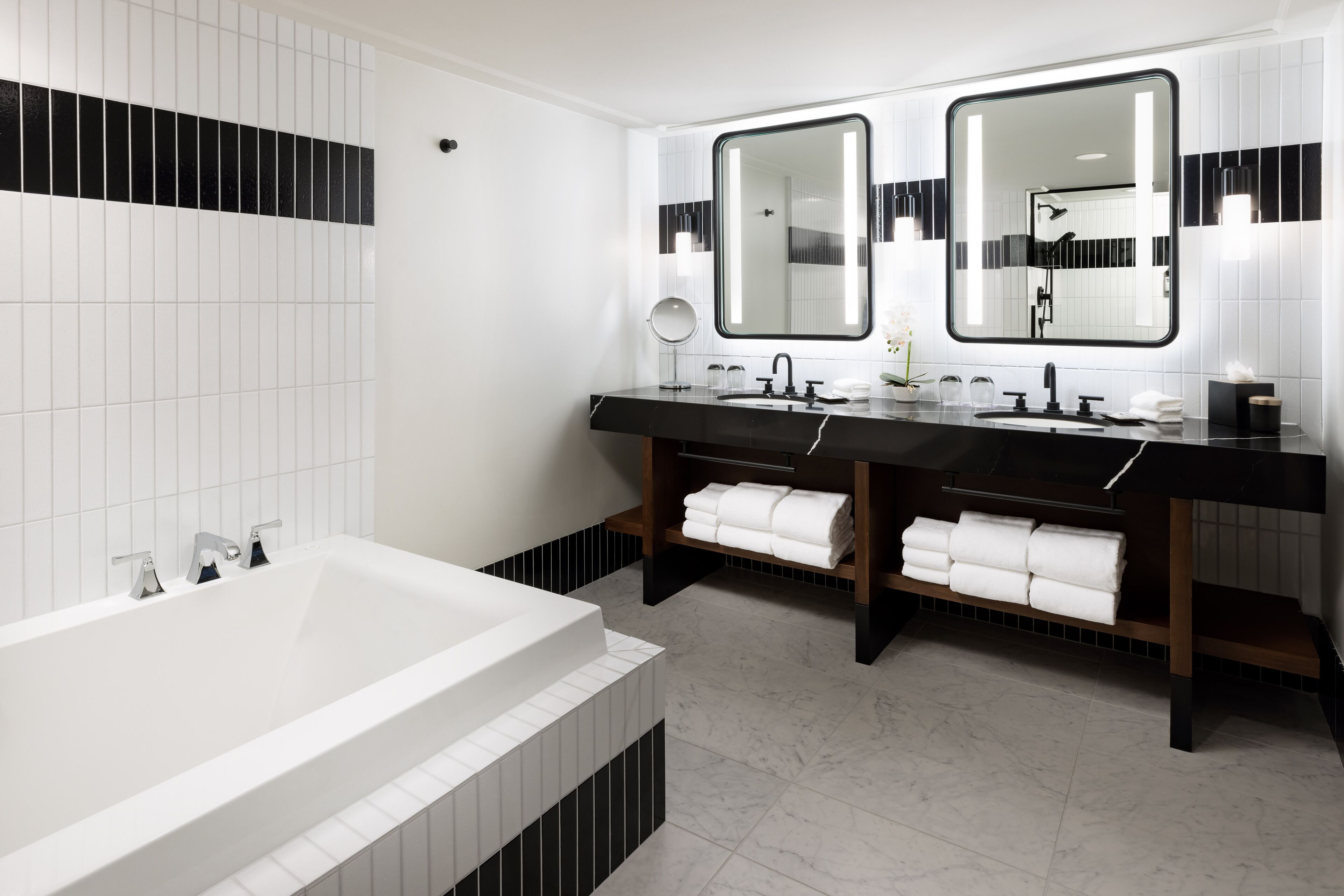 presidential suite, 1 bedroom | bathroom | combined shower/bathtub, eco-friendly toiletries, hair dryer, towels