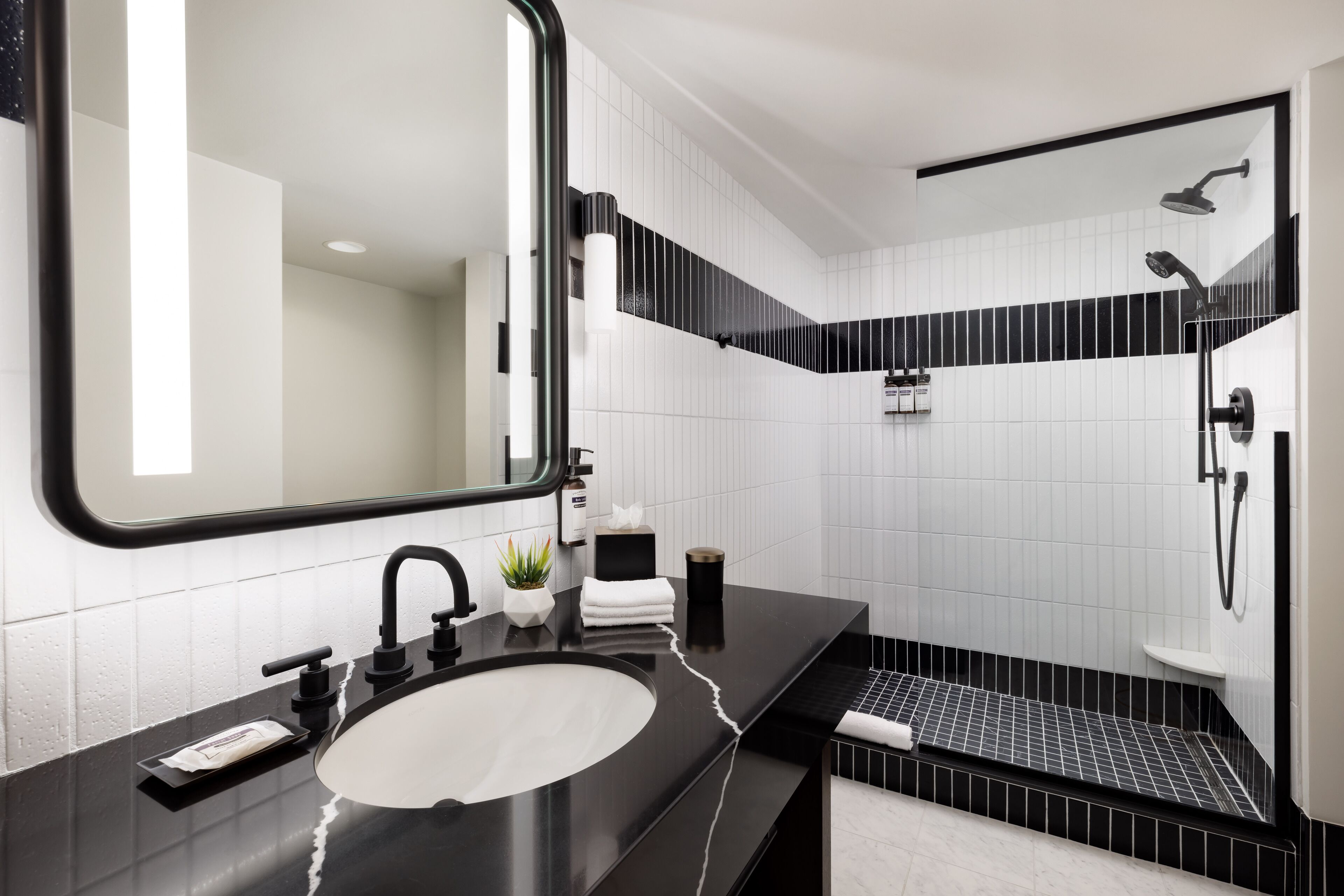 combined shower/bathtub, eco-friendly toiletries, hair dryer, towels