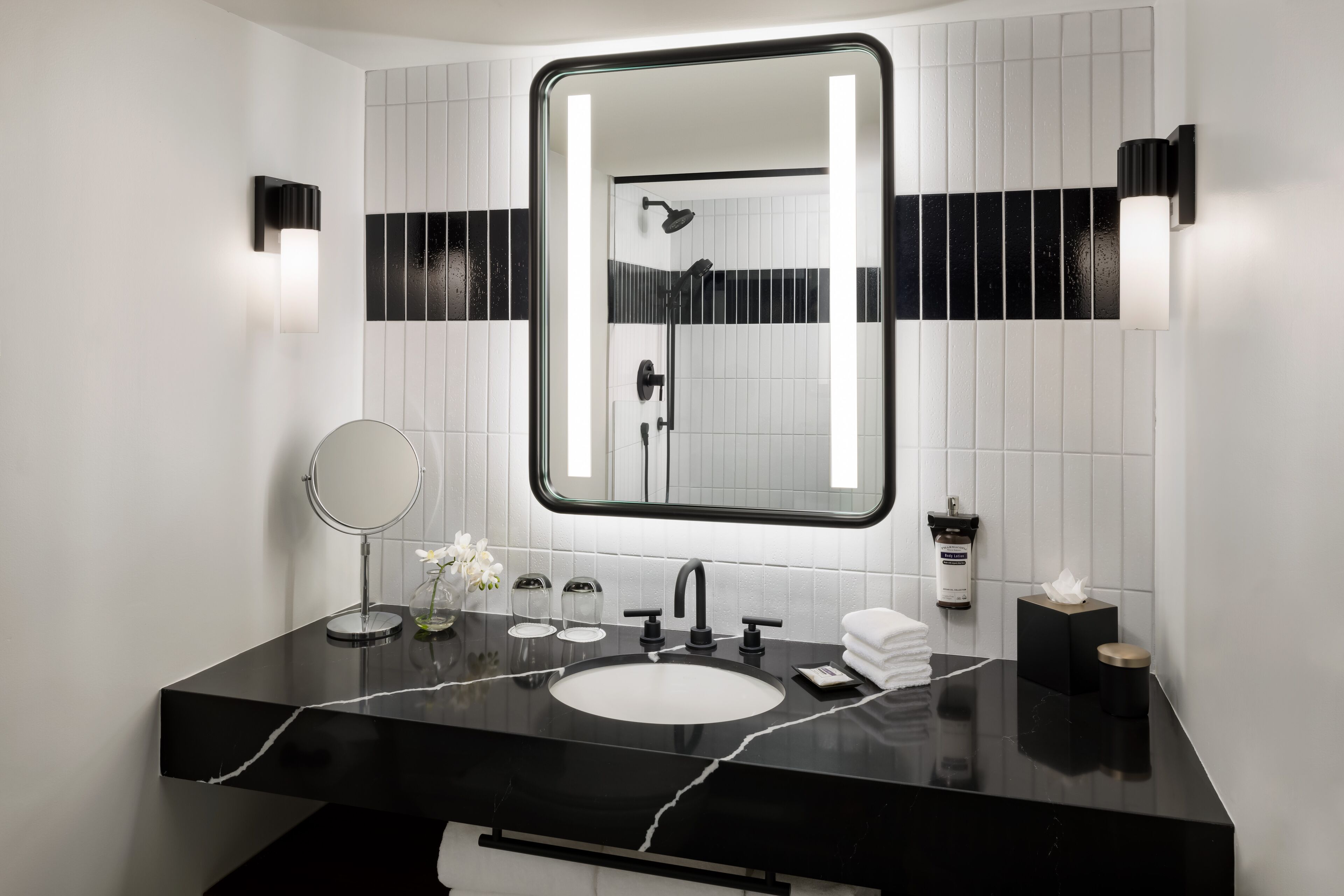 combined shower/bathtub, eco-friendly toiletries, hair dryer, towels