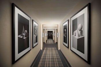 Hypo-allergenic bedding, down comforters, in-room safe, desk at Hyatt Regency San Francisco Downtown SOMA   