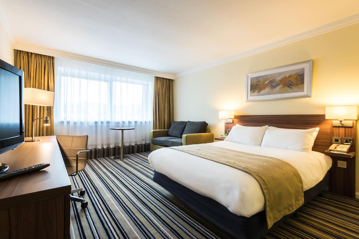 Desk, iron/ironing board, travel cot, free WiFi