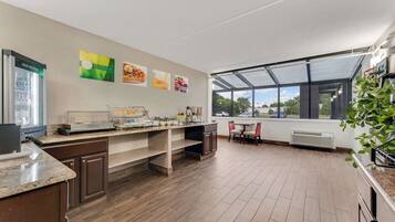 Café da manhã continental grátis todos os dias