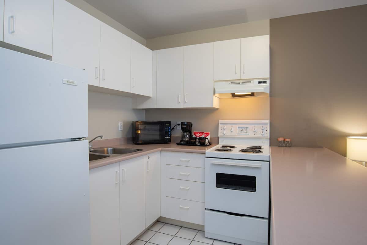 Microondas, cafetera y tetera y tetera eléctrica