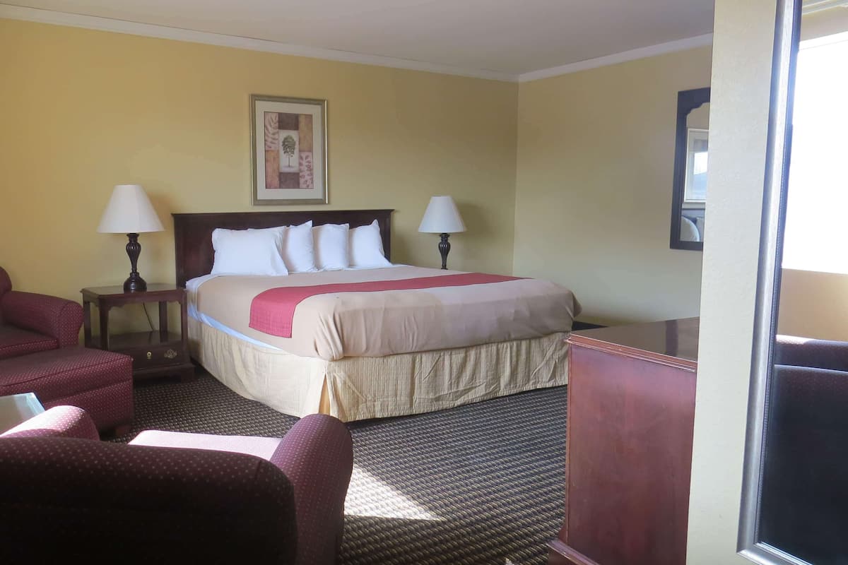 Zimmer, 1 King-Bett, Nichtraucher | Schreibtisch, Bügeleisen/Bügelbrett, kostenloses WLAN, Bettwäsche