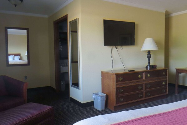 Desk, iron/ironing board, free WiFi, bed sheets