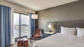 Værelse - 1 kingsize-seng - ikke-ryger - udsigt til marina | Pengeskab på værelset, skrivebord, strygejern/strygebræt