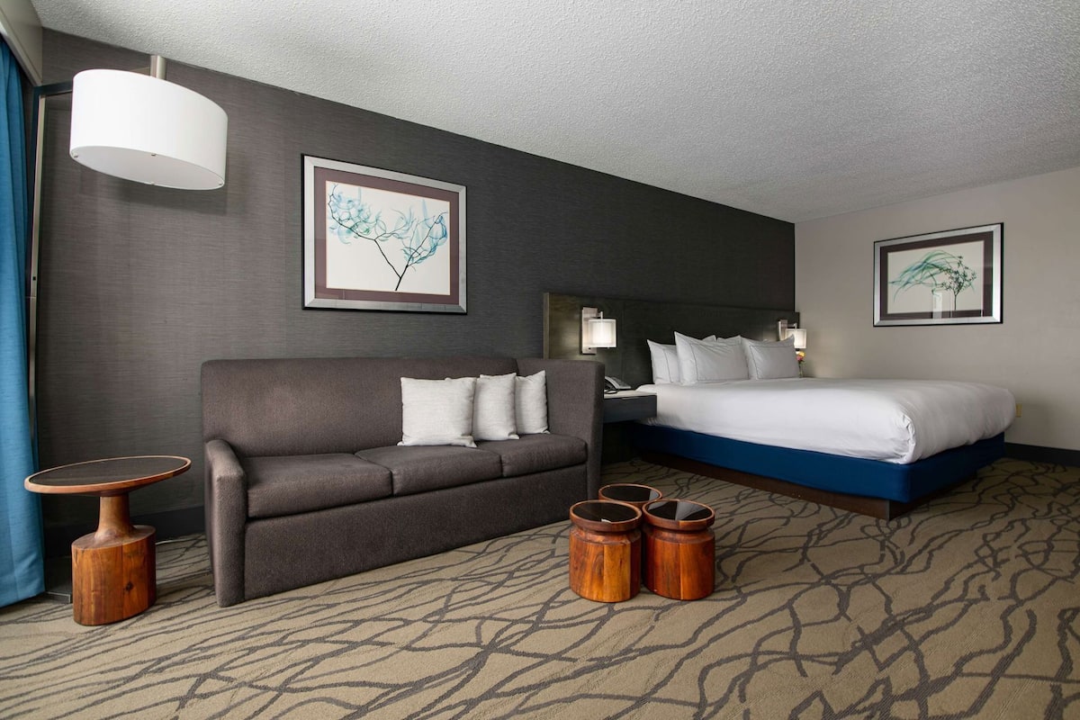 In-room safe, desk, iron/ironing board, free cots/infant beds