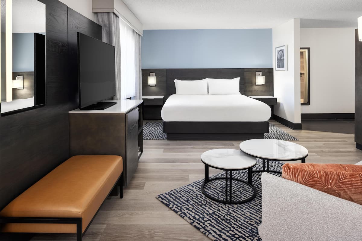 Junior Suite, Non Smoking, No Marina View | In-room safe, desk, iron/ironing board, free cribs/infant beds