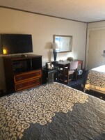 Habitación doble, 2 camas dobles, fumadores | Ropa de cama de alta calidad y cortinas opacas