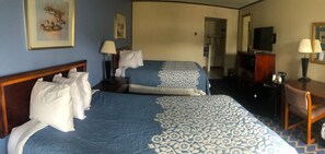 Premium bedding, blackout curtains, iron/ironing board, free WiFi - Aderi Hotel Lewisburg (Lewisburg)