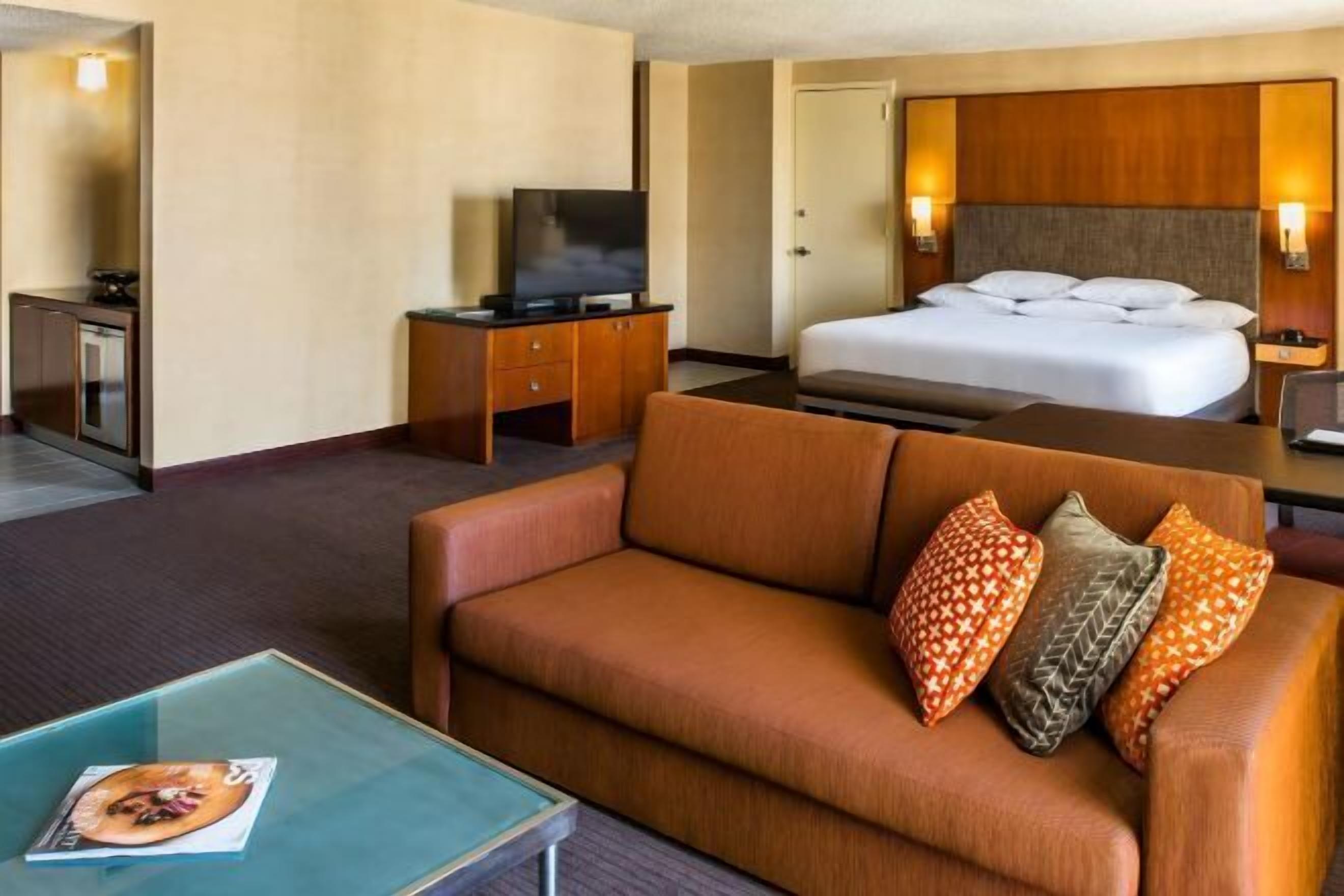 Luxe beddengoed, pillowtop-bedden, een kluis op de kamer, een bureau