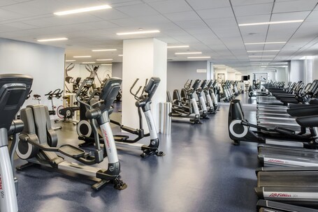 Hyatt Regency Chicago - Image 12